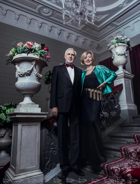 Владимир Кожевников, Наталья Метелица. На Владимире: смокинг и бабочка The Imperial TailoringCo; на Наталье: колье — музейная реплика из Лувра, жакет Tara Jarmon, пояс Versace, юбка Yves