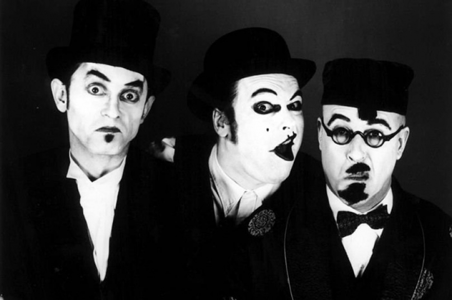 Концерт Tiger Lillies Лондонское трио, частые гости в Петербурге, трагические клоуны, соединяющие в своем свирепом кабаре стихи о преступниках и