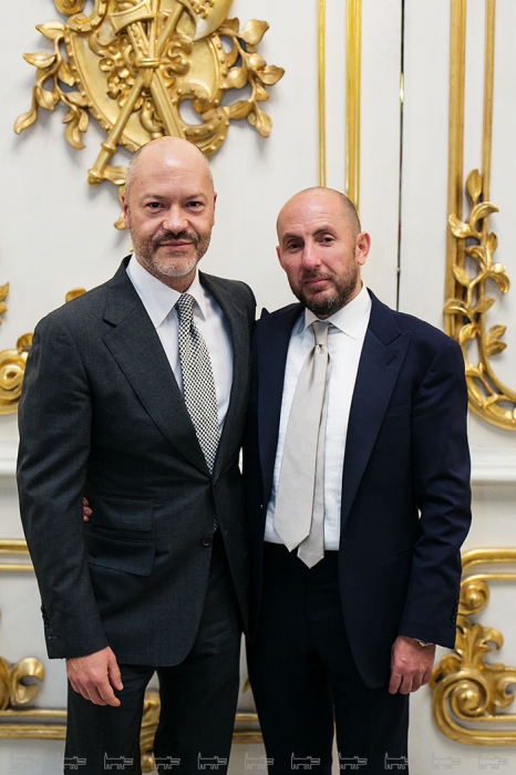 Владимир Кехман Ныне директор сразу двух театров — Михайловского и Новосибирского — невероятно похудел, отпустил бороду и стал похож одновременно на