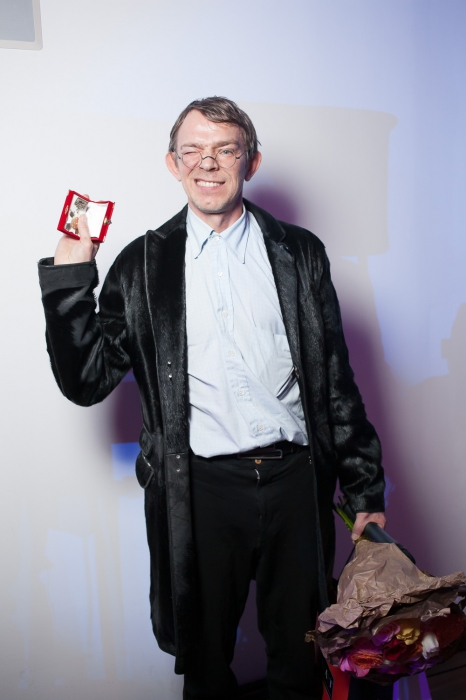 Сергей Бугаев-Африка в винтажном пальто