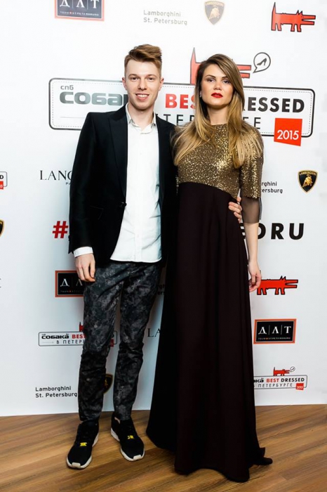 Михаил Стацюк (в рубашке Burberry и костюме H&M) и Кристина Шибаева (в платье Biryukov)