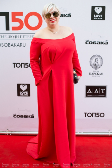 Алина Герман Блондинка с алой помадой и в ослепительно-красном брючном костюме — автор самых красивых выходных платьев в тусовке Петербурга и художник