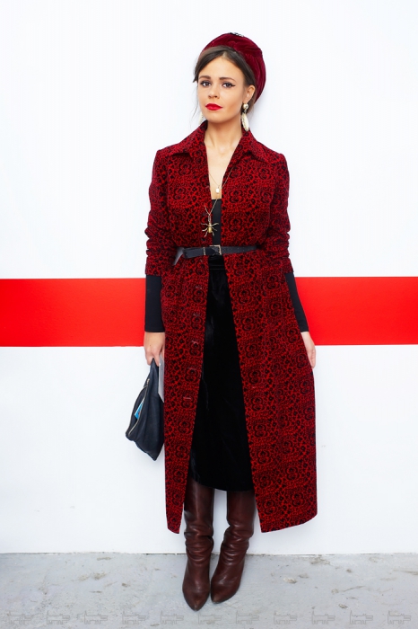 Юлия Журавлева Личный стилист Эвелины Хромченко на программе «Модный приговор» школу жизни прошла в журнале «Собака.ru» — и до сих пор работает над