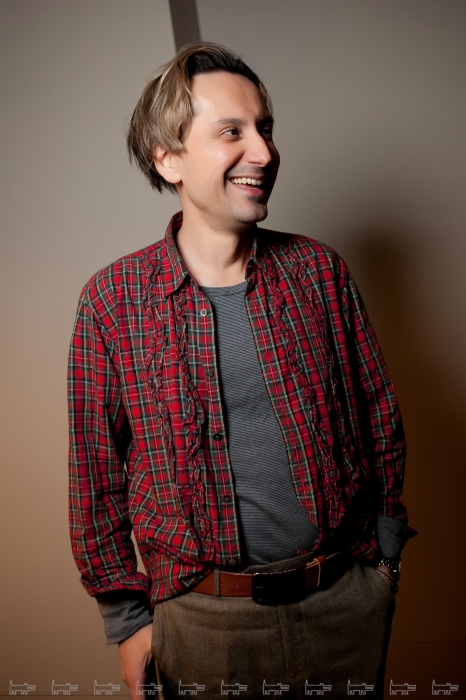 Ринат Асадуллин Байер бутика Free Lance, гоняющий на каблуках со скоростью света, — настоящий обувной фетишист и, кажется, подбирает одежду под