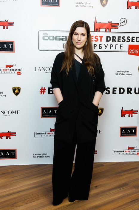 Яна Милорадовская в серьгах Stephen Webster, пиджаке Anastassia Dokuchaeva и брюках Damir Doma