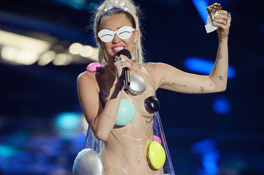 Майли Сайрус на VMA 2015