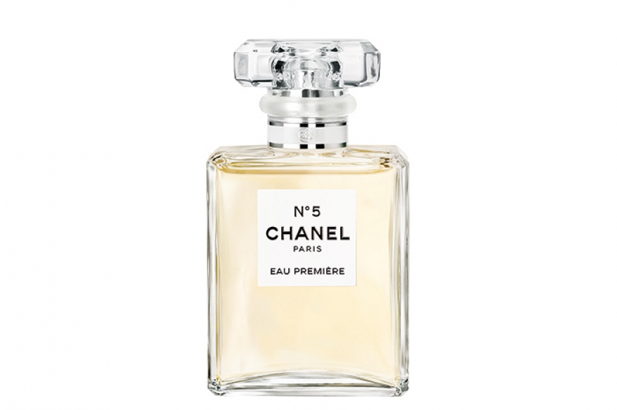 Маленькие Chanel №5 Праздничная лимитка Chanel состоит из двух флаконов-малюток. По ним разлиты парфюмерная вода «№5», которую вот уже девяносто пять