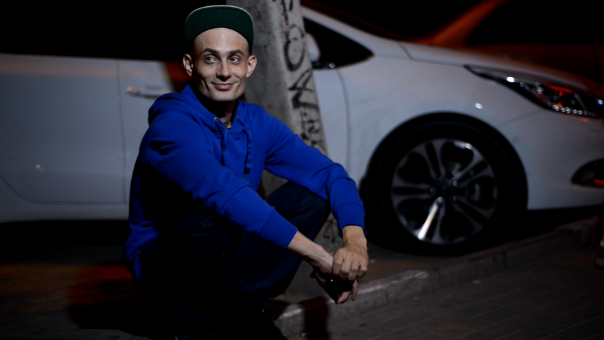 Кадр из фильма "Серый"