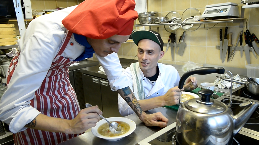 Кадр из фильма "Серый"