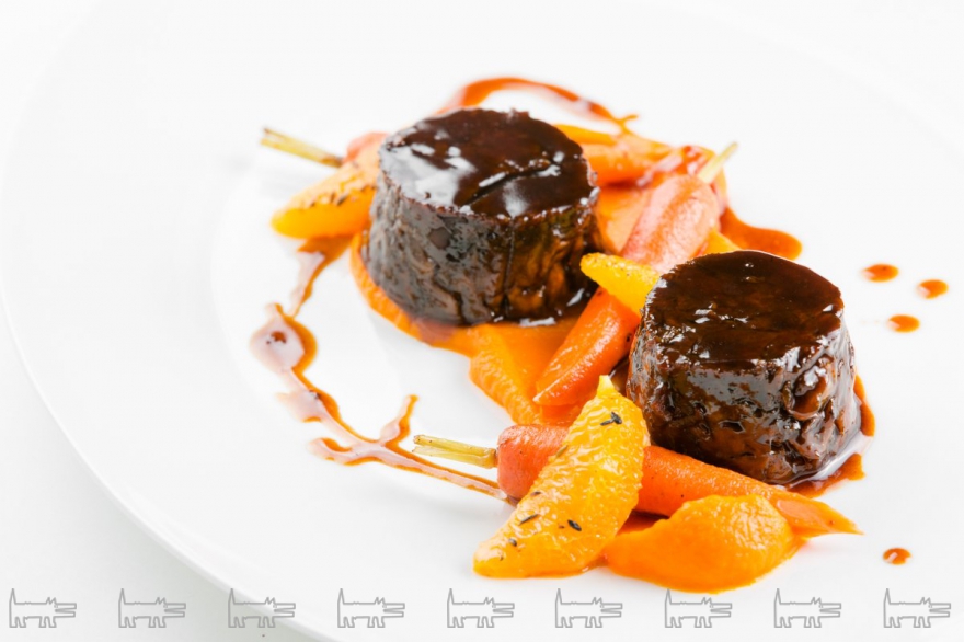 Томленая баранья ножка с морковным пюре