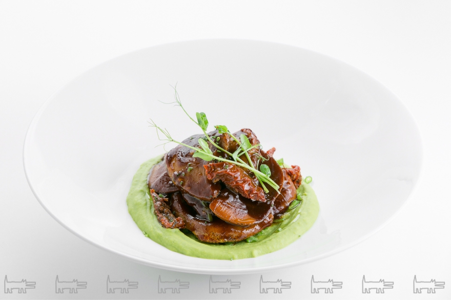 Язычки ягненка с томатами конфи