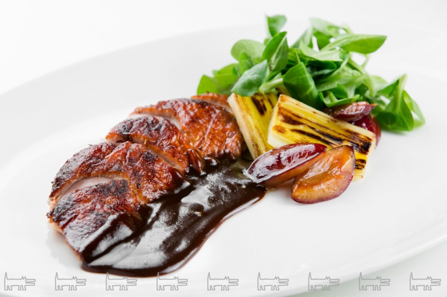 Утка по-пекински с соусом хойсин Утка по-пекински с соусом хойсин