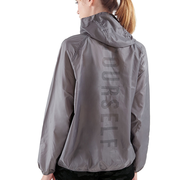 Беговая ветровка Oysho, 1 599 руб.