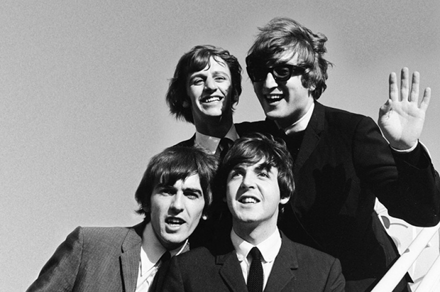 Праздник музыки The Beatles В день юбилея Джона Леннон несколько команд, таких как London и Glass Onion, перепевающих треки «ливерпульской четверки