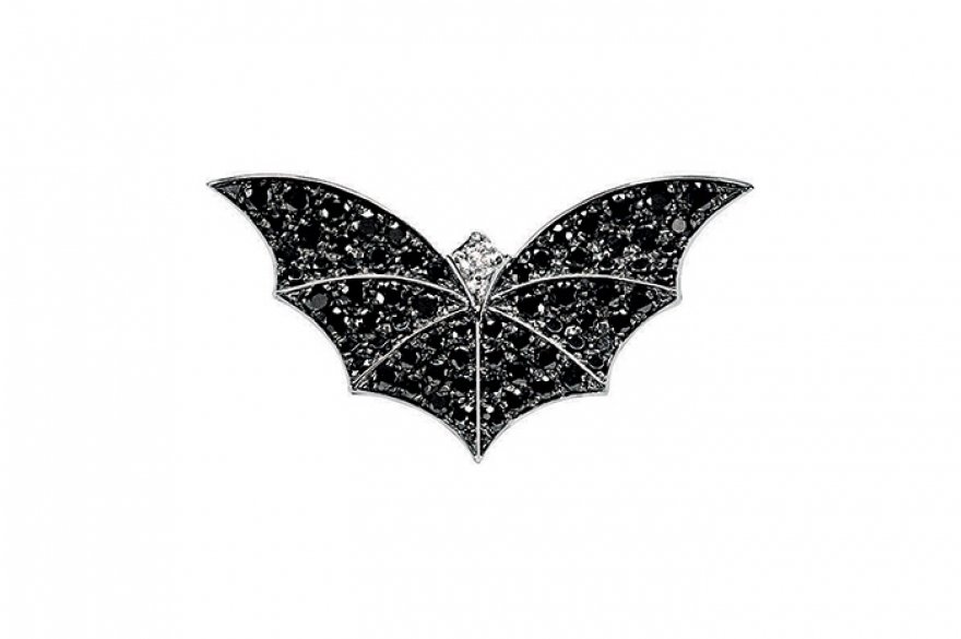 Twilight, Van Der Bauwede Покров золотых летучих мышей — густая шерстка из черных-черных сапфиров.