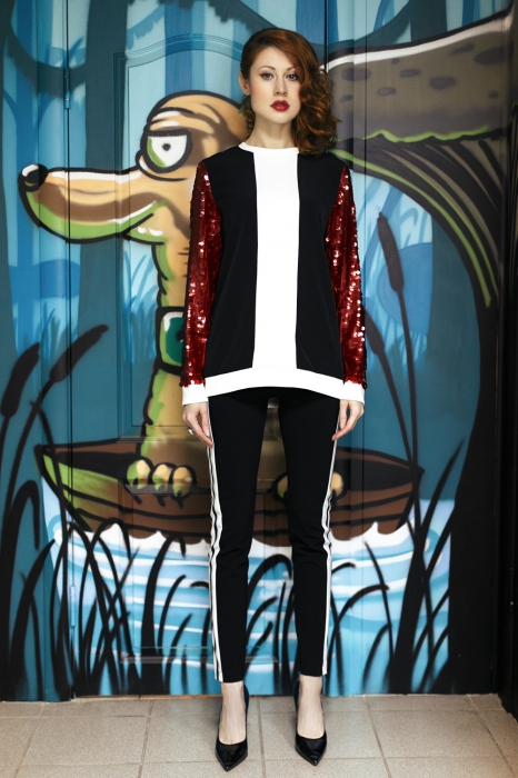 Ольга Арбеева Владелица бутика «Гардероб» действует всегда спонтанно, лучшая радость для нее - не запланированная. Хаос - любимая среда, а