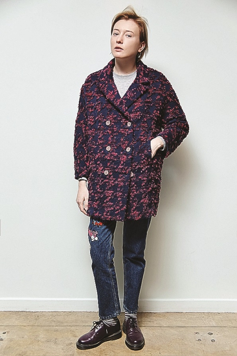 Эльмира Минкина Один из самых активных стилистов города сейчас увлечена идеей своеобразной униформы на каждый день: черные обтягивающие джинсы, грубые