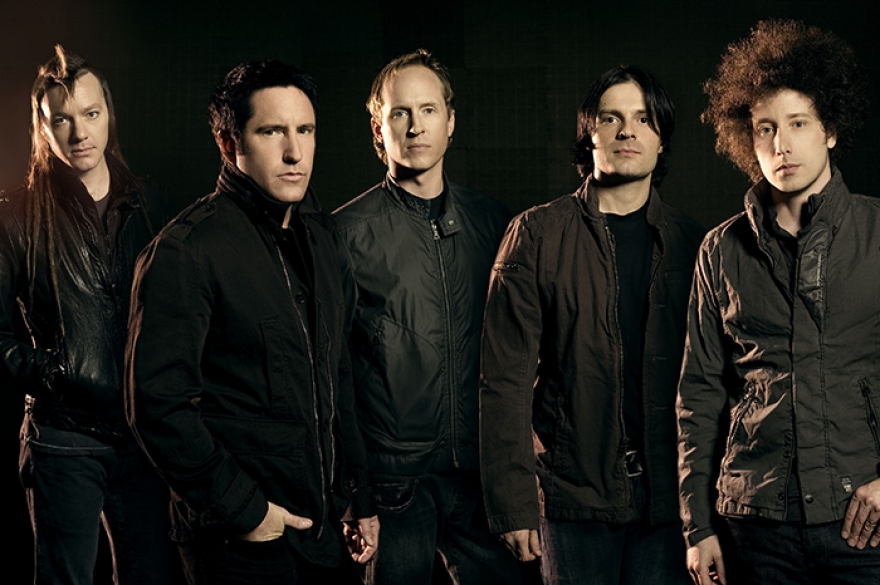 Nine Inch Nails Взяв перерыв в 2009-м и вернувшись к проекту своей жизни в 2012-м, Трент Резнор выпустил альбом Hesitation Marks (по ней с художником