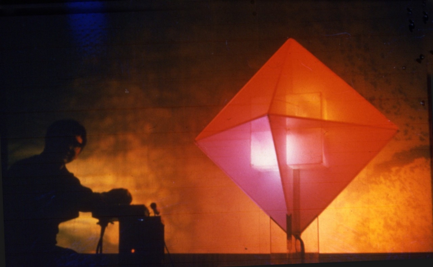 Исполнение светомузыкальной композиции Булатом Галеевым