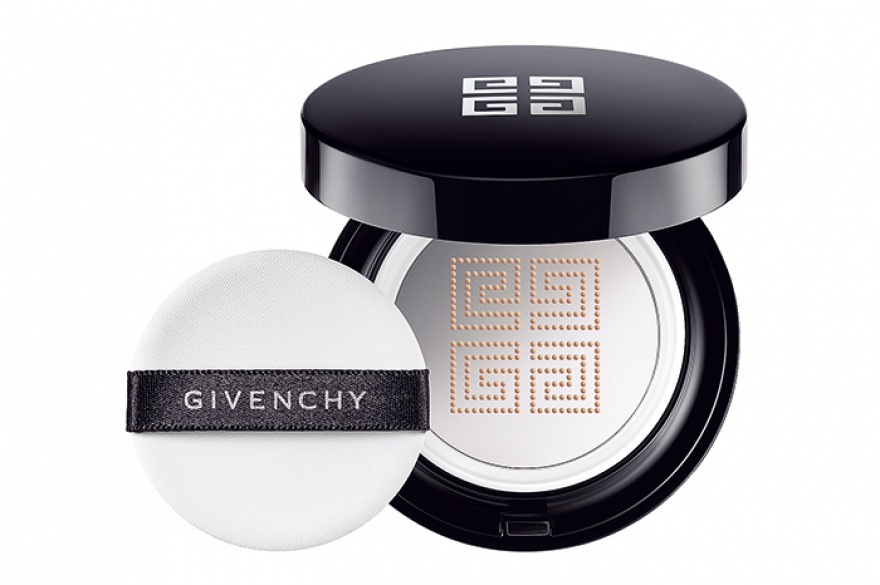 Тональный флюид Teint Couture Cushion, Givenchy «Вперед в прошлое!» — воскликнули в Givenchy и выдали под видом винтажной пудреницы с пуховкой
