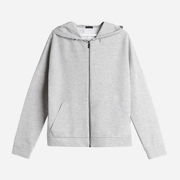 Спортивная куртка Oysho, 2 799 руб. (Oysho)