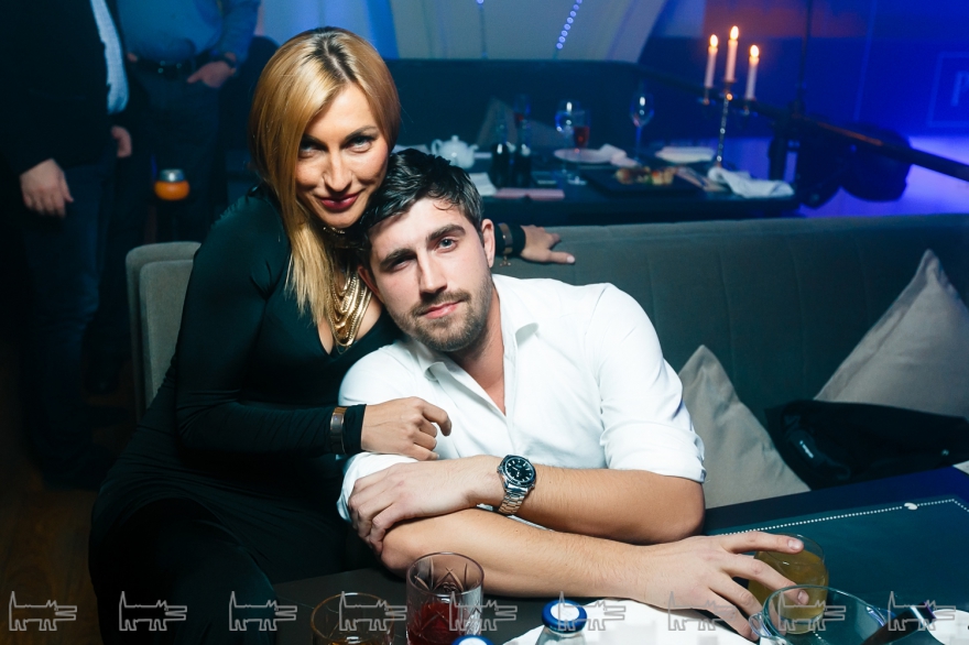 Порно әйелдер мас күйінде алдайды Charmed сериалының актерлерімен порно