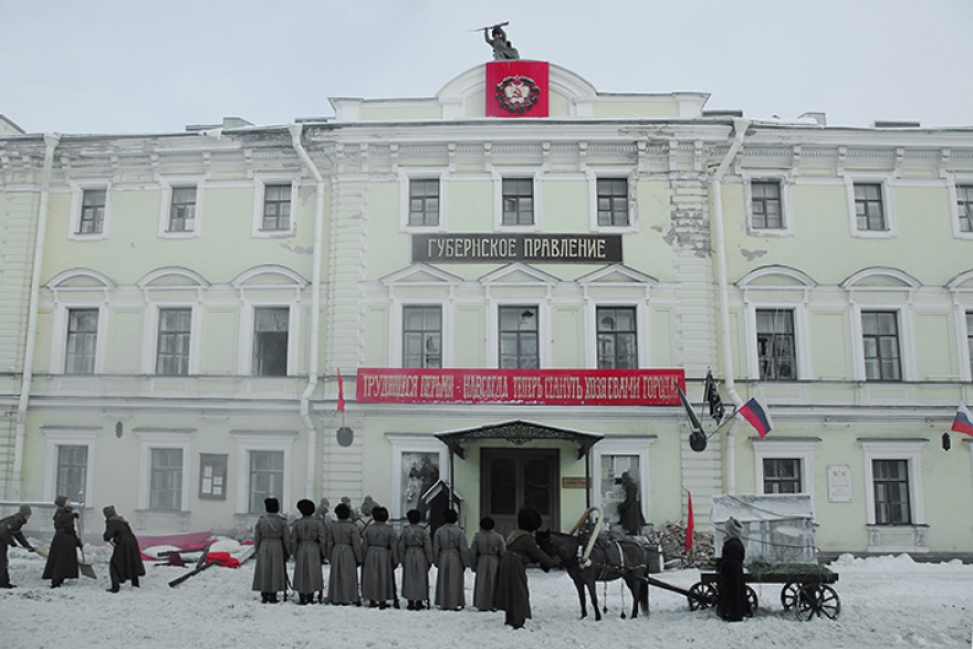 Кадр из фильма Сергея Снежкина «Контрибуция»