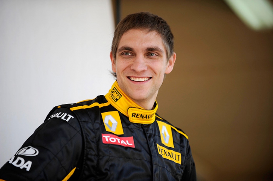 Виталий Петров 31 год Первый российский пилот «Формулы 1» отрабатывал водительские навыки не на картинге, как прилежные гонщики, а еще школьником