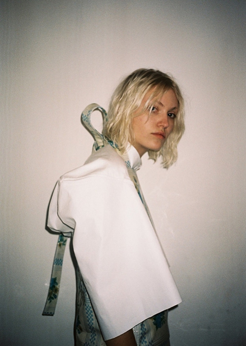 Бэкстейдж шоу Vetements, весна-лето 2016 (и та самая советская клеенка)