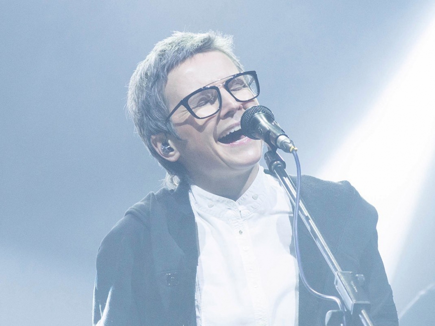 Пятница, 4 марта «Сурганова и Оркестр» приедут в Филармонию им. Г.Тукая спустя год с новой программой и свеженьким альбомом «#МируМир». «Квинтэссенция