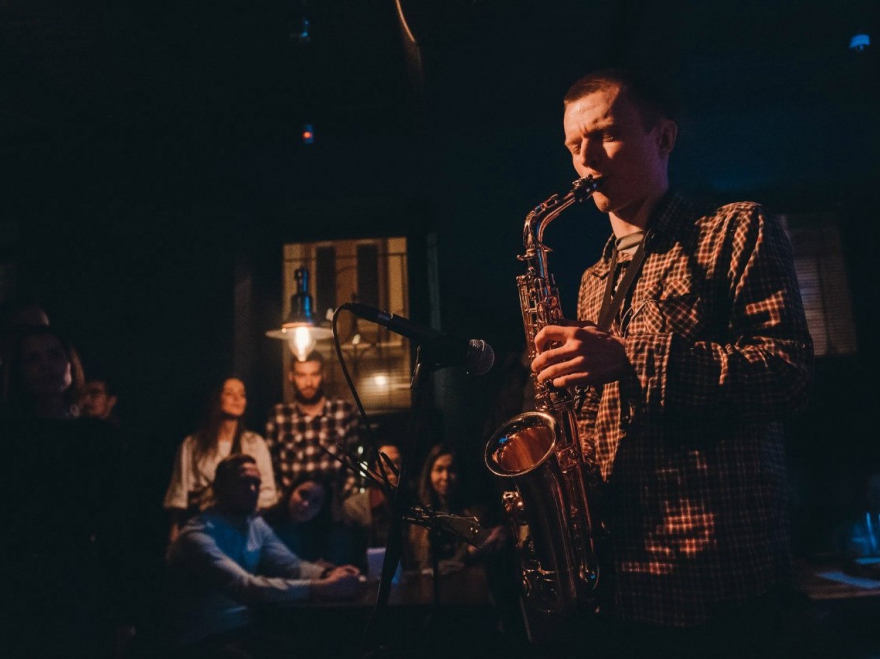 Четверг, 3 марта Джем-сейшены в «Соли» - это уже добрая традиция, которая то перестает быть регулярной, то снова появляется в расписании мероприятий