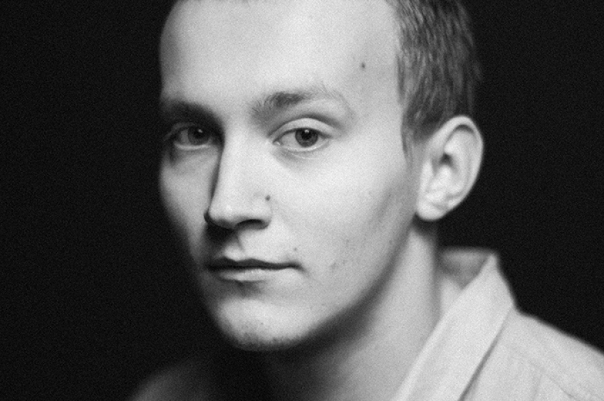 Сергей Волков 22 года Артист Театра имени Ленсовета в 2014-м выпустился из Театральной академии, а уже в этом сезоне номинирован на «Золотую маску» за