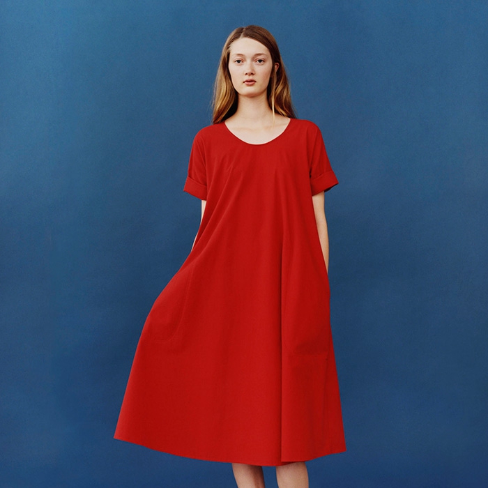 Успех коллекции Uniqlo x Lemaire оказался настолько велик, что уже к середине марта дизайнер Кристоф Лемэр и его жена Сара Лин-Тран подготовили вторую