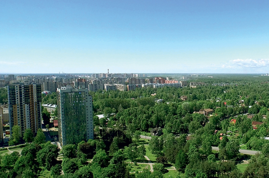 Виды из окон жилого комплекса на парк Сосновка
