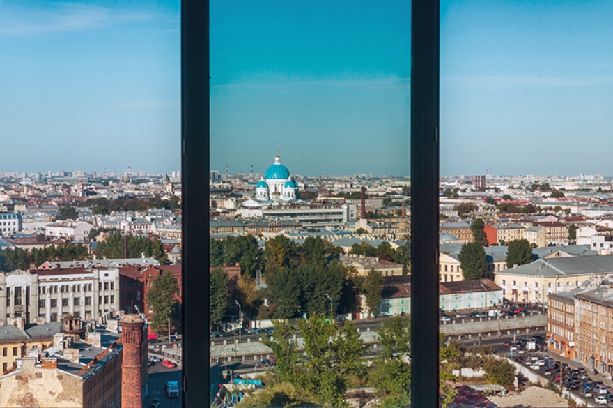 Вид из окон на Троице-Измайловский собор