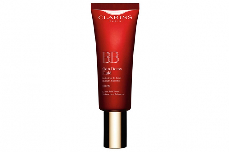 BB-детокс Clarins В летней коллекции Eclat Instantane есть бесстрашный рыцарь — ВВ-флюид. Как все в его сословии, он обе- щает мгновенно выровнять