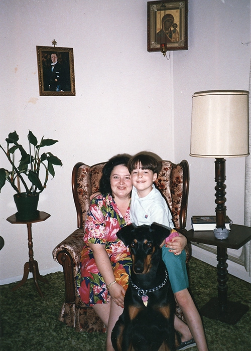 Шестилетний Георгий с мамой, великой княгиней Марией Владимировной, в городке Сен-Бриак во Франции, 1987 год
