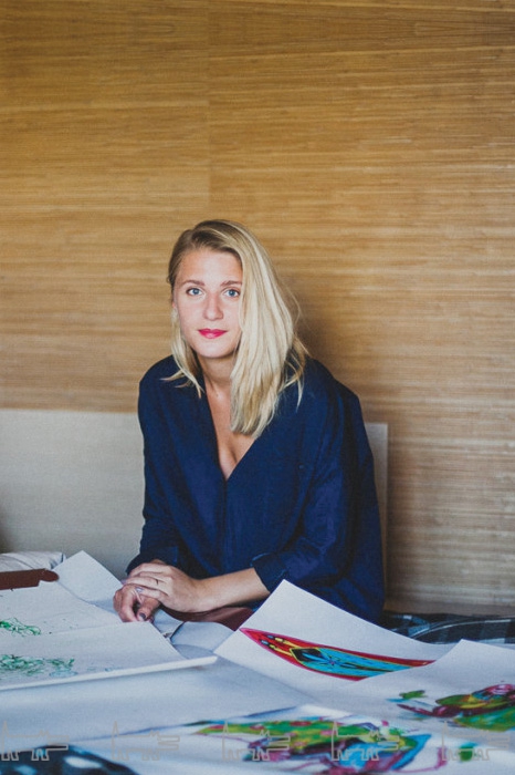 Художник Лиза Смирнова за эскизами