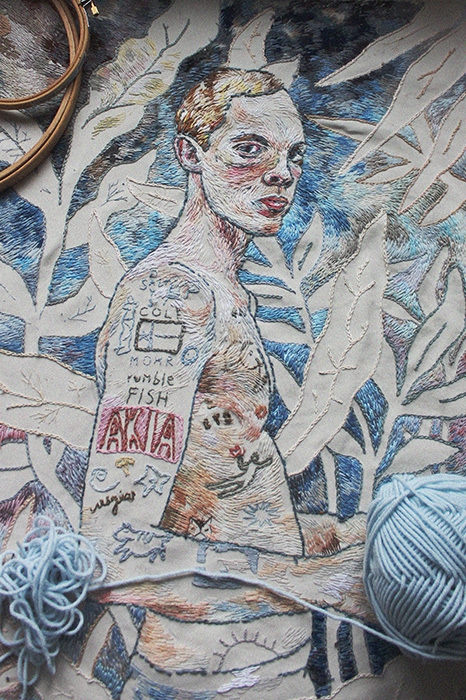 Одна из первых вышитых картин на плотной ткани 50 на 70 сантиметров заняла около трех месяцев работы.