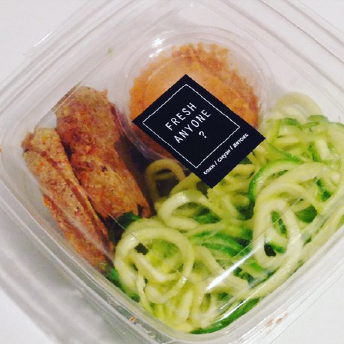 Fresh Anyone? Небольшое кафе с эко-ремонтом, где слово «мясо» не прозвучит даже эхом с улицы. Fresh Anyone? - главное место в городе, где нужно