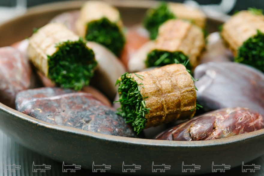 Трубочки со вкусом бородинского хлеба с муссом из шпрот