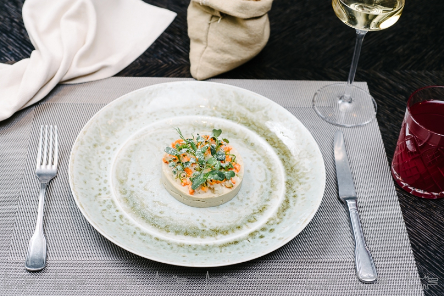 «Гороховый кисель» на манер хумуса с хрустящими хлебцами из семян льна