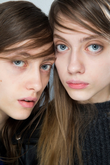 Юля с сестрой Викой