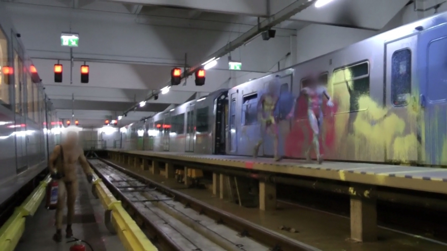 2. Видео перформанса Veli&Amos “Love and Security” (2012). Источник: http://veli-amos.net/