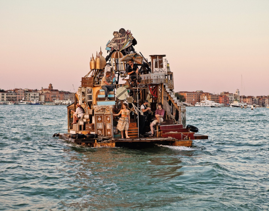 8. Работа бруклинской уличной художницы Swoon «Swimming Cities» в Венеции (2008 год). Источник: http://www.sz-magazin.sueddeutsche.de