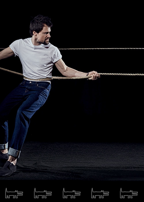 Футболка Dolce & Gabbana, джинсы MSGM, ботинки Marsell (все — ДЛТ), браслет Givenchy (DayNight)