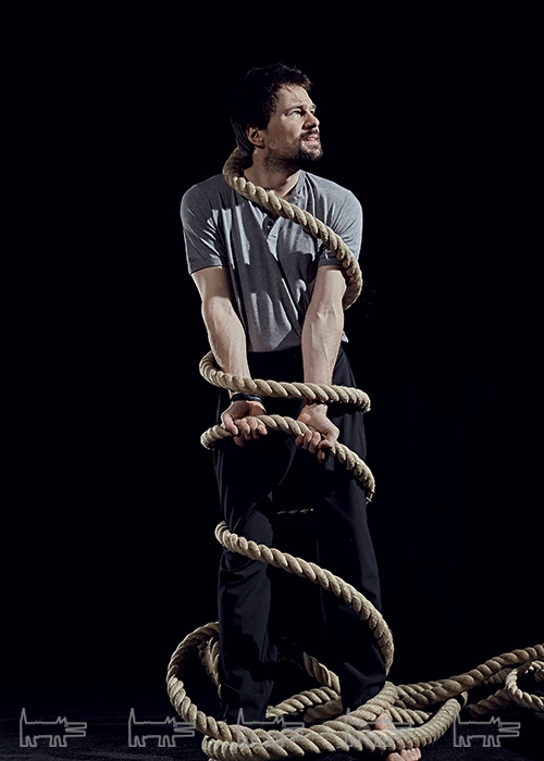 Футболка Dolce & Gabbana, брюки Damir Doma (все – ДЛТ)