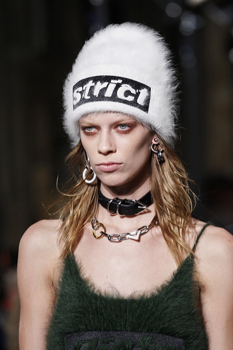 Кожаный ошейник на показе Alexander Wang, осень-зима 2016