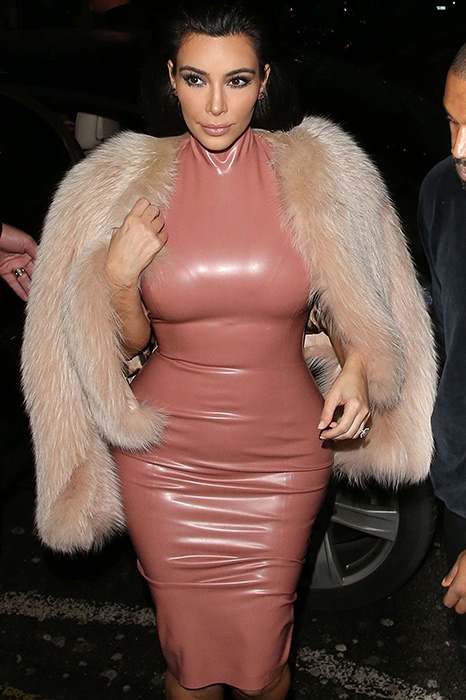 Ким Кардашьян в латексном платье Atsko Kudo