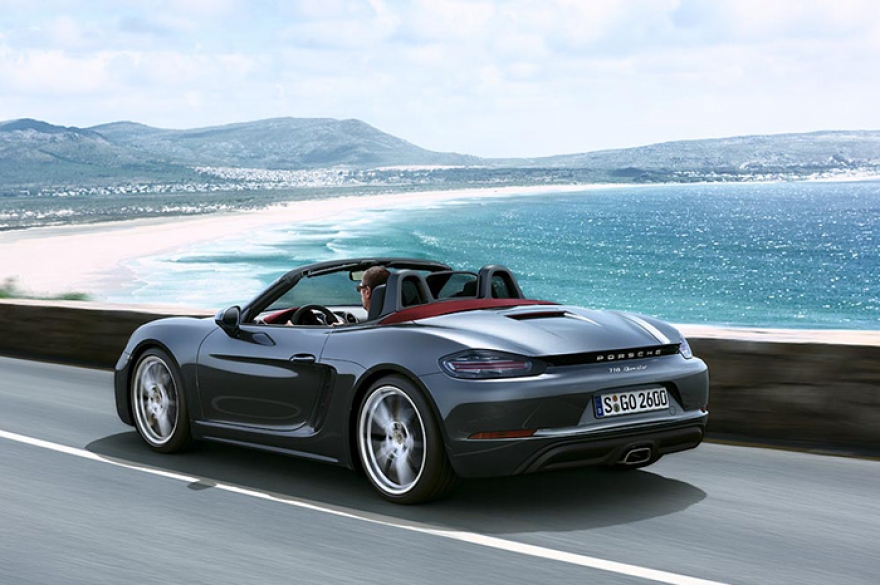 4,2 секунды потребуются 718 Boxster S в комплектации Sport Chrono, чтобы разогнаться до сотни.